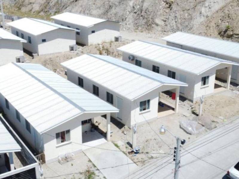 Con este nuevo plan, que actualmente está en proceso de socialización, el Gobierno otorgaría bonos para ayudar a las familias a calificar a un préstamo y subsidios para reducir las cuotas mensuales, facilitando así la adquisición de una casa propia.