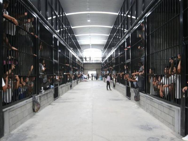En la cárcel de Támara los privados de libertad siguen teniendo tarjetas que no pueden canjear. Ahora utilizan dinero para adquirir productos en los economatos.