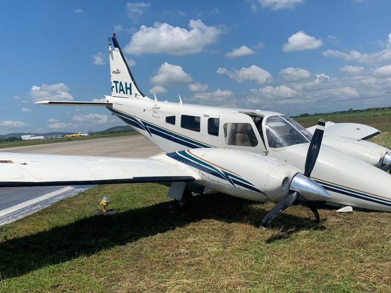 La aeronave se salió la pista.
