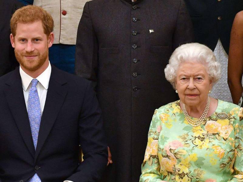 El príncipe Harry afirma haber mantenido una buena relación con la reina Isabel II pese a las acusaciones de su esposa contra la familia real.