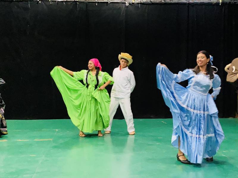 El grupo de danza folclórica de la Casa de la Cultura de Santa Rosa de Copán realiza prácticas para el evento de este sábado de noviembre.