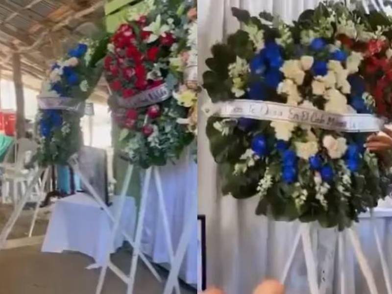 Corona de flores de velorio.