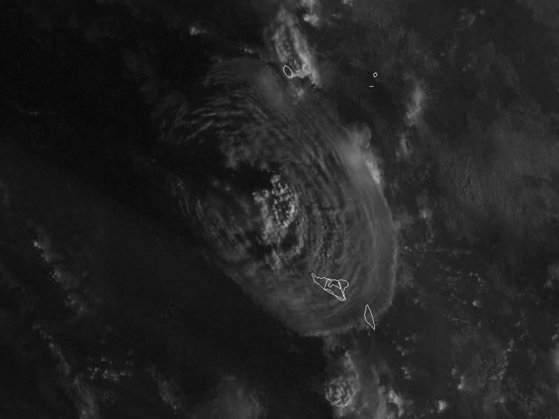El Servicio de Meteorología de la isla estadounidense de Hawai captó el momento de la erupción.