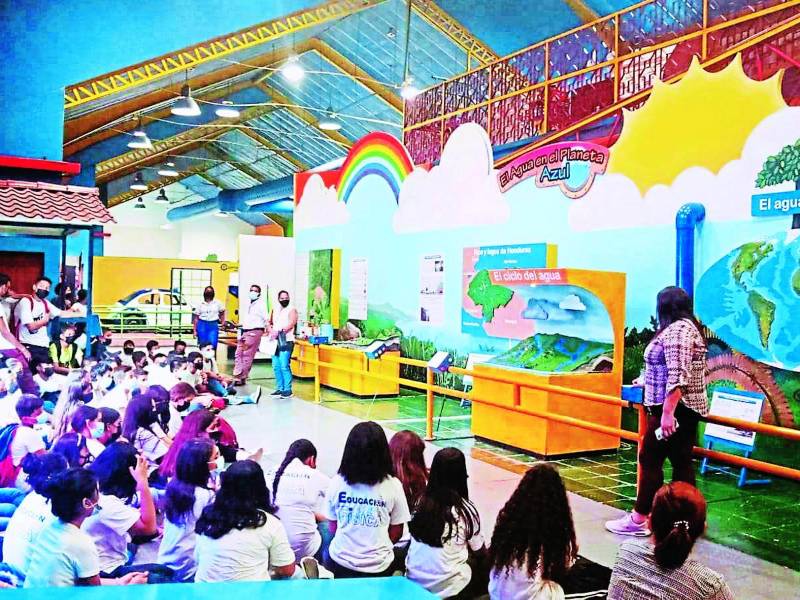 Alumnos durante su visita al museo El Pequeño Sula. Foto: Franklyn Muñoz