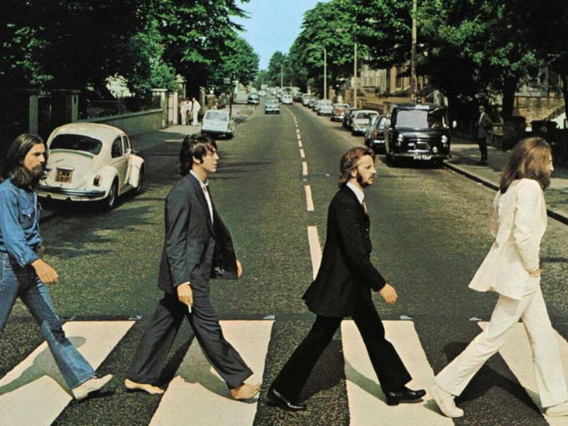 La canción se venderá a partir del 2 de noviembre. La víspera se estrenará un documental de 12 minutos en el canal de YouTube sobre los Beatles. El 10 de noviembre se lanzarán dos recopilatorios de sus álbumes con temas adicionales