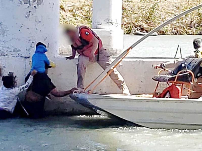 En un comunicado, indicó que el pasado martes fueron hallados en el afluente seis hondureños con síntomas de hipotermia, entre ellos un menor de edad y una mujer.