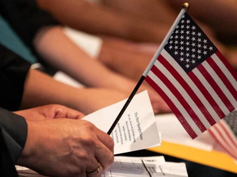 El proceso de Naturalización en Estados Unidos puede realizarse por varias vías.