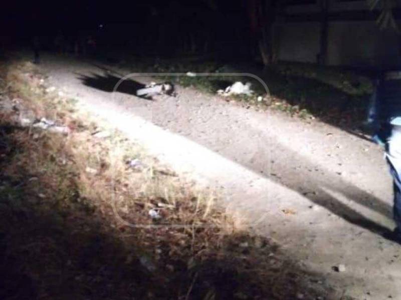 Agente de la Policía vigila la escena del doble crimen.