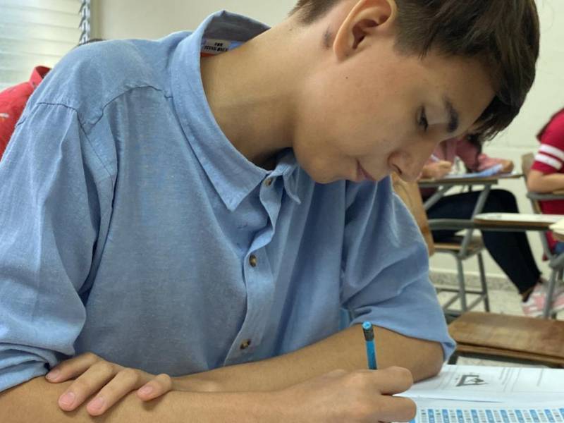 Entre los 450 aspirantes para la prueba de aptitud académica con el fin de ingresar a la Universidad Pedagógica Nacional Francisco Morazán de La Ceiba, para sorpresa de todos, estaba un niño de 13 años.