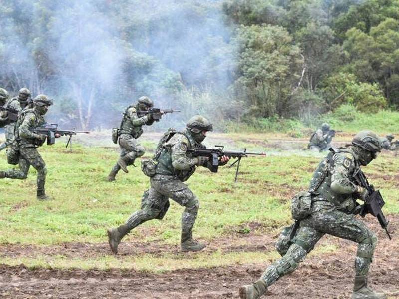 La presidenta de Taiwán confirmó la presencia de un número reducido de tropas estadounidenses para ayudar a formar al ejército de la isla.