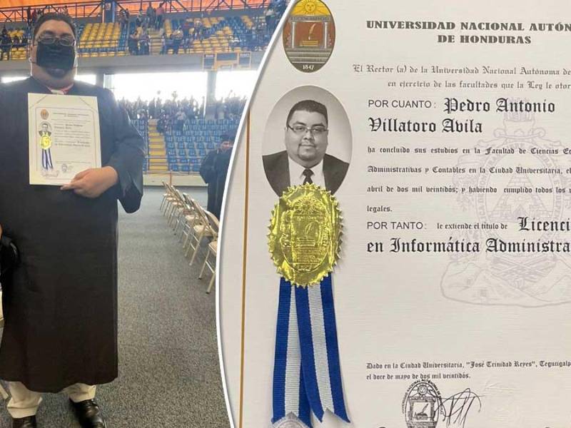 Antonio Villatoro Ávila mostró orgullosamente su título universitario.
