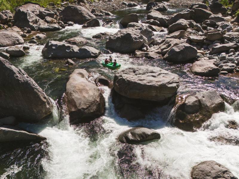La actividad de rafting es una de las preferidas de los turistas que visitan la Cuenca del Cangrejal durante la Semana Santa.