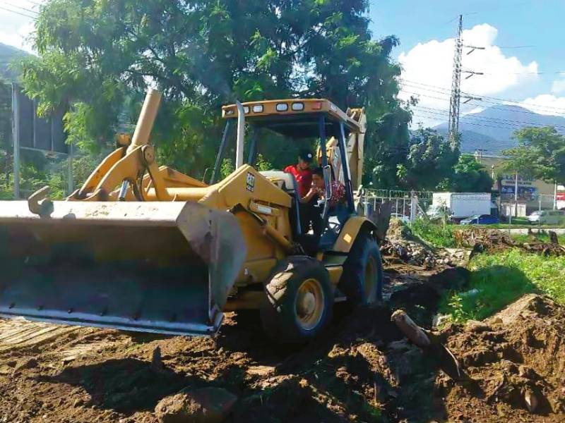 <b><span class=mln_uppercase_mln>LABOR.</span></b> Los vendedores comenzaron a limpiar el predio.