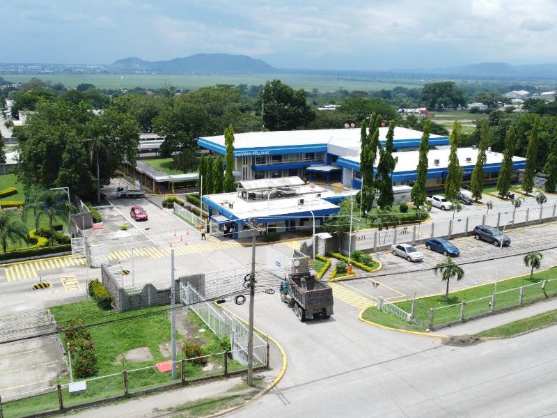Instalaciones de la Tabacalera Hondureña ubicada en el bulevar del sur de San Pedro Sula.