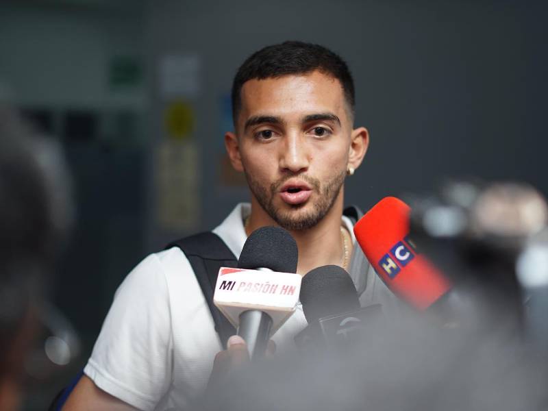 Luis Chávez , estrella del Pachuca en su llegada a Honduras.