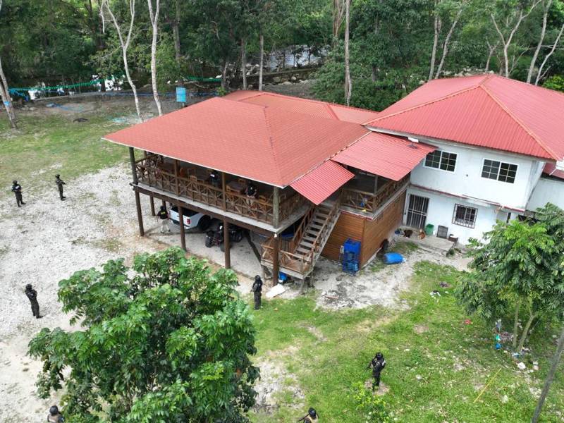 En una vivienda de Roatán se capturó a uno de los acusados de ser miembro de una estructura que trafica con drogas.