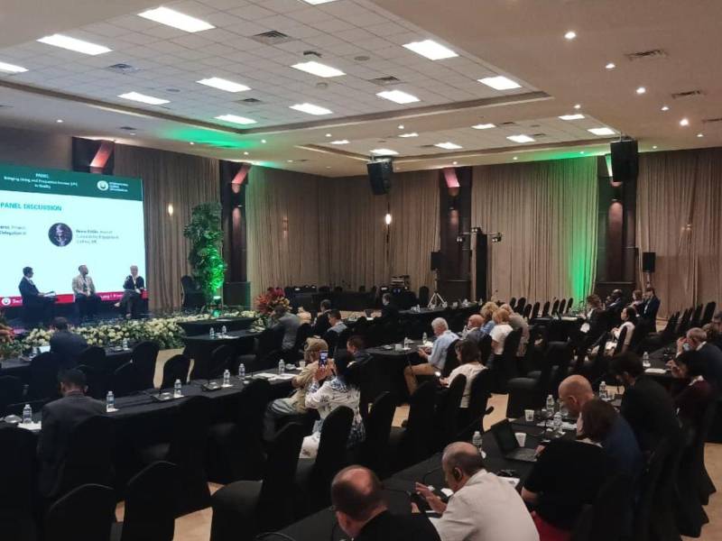 Representantes de diversas delegaciones internacionales se reunieron en uno de los salones de la Cámara de Comercio e Industrias de Cortés.