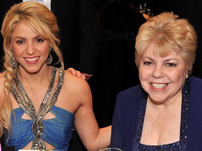 La cantante colombiana Shakira y su madre Nadia Ripoll en una foto de archivo.