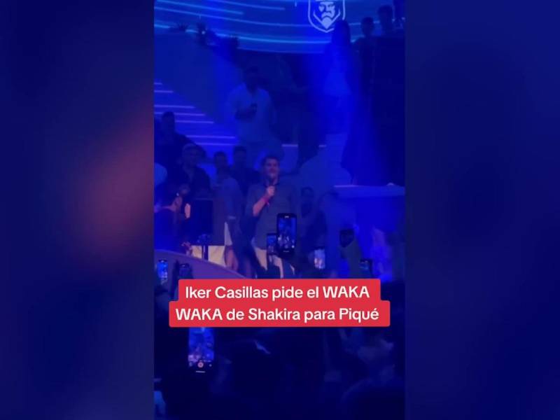 Iker Casillas pide el Waka Waka para Piqué en una discoteca