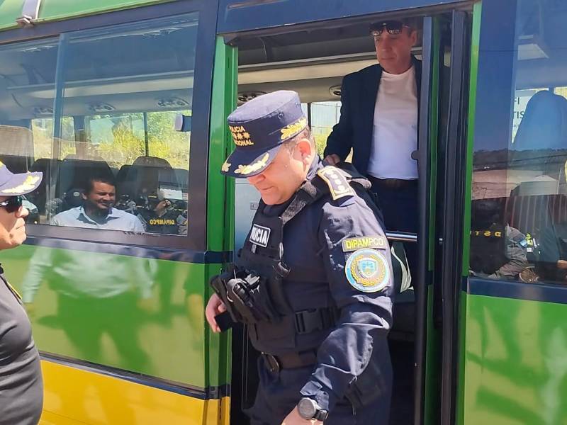 <b><span class=mln_uppercase_mln>Unidad.</span></b> Este es uno de los buses acondicionados.<span class=mln_uppercase_mln> </span>