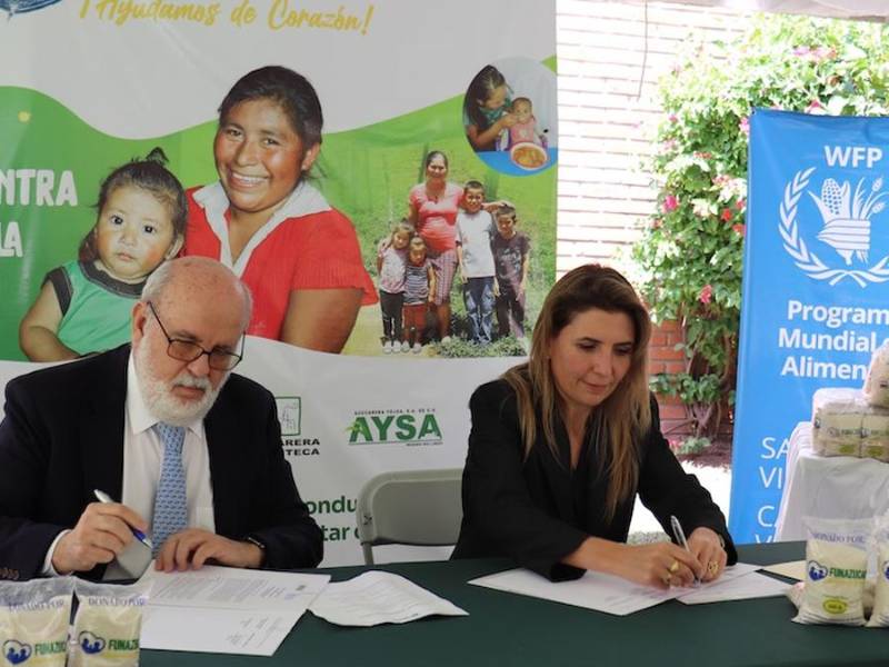 La firma de este convenio se realizó con la presencia de la representante en Honduras del Programa Mundial de Alimentos (PMA), Stephanie Hochstetter y el Presidente de Funazucar, Robert Vinelli.