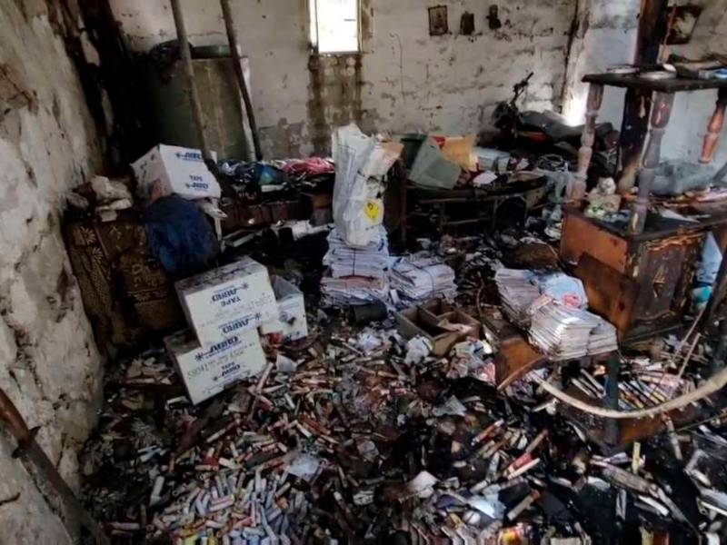 <b><span class=mln_uppercase_mln>Comunidad.</span></b> Así quedó la humilde vivienda en donde elaboraban cohetes; los sobrevivientes se encuentran en el hospital.<span class=mln_uppercase_mln> </span>