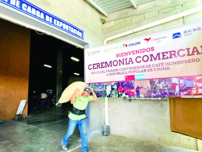 Ayer cargaron los contenedores con el café para mandarlos a China.
