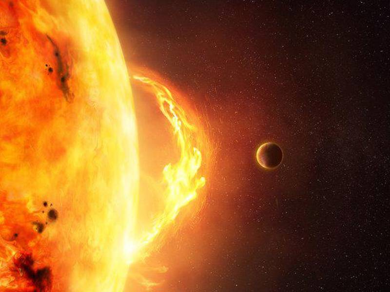 Una tormenta solar golpeará la Tierra este lunes, advirtió la NOAA.
