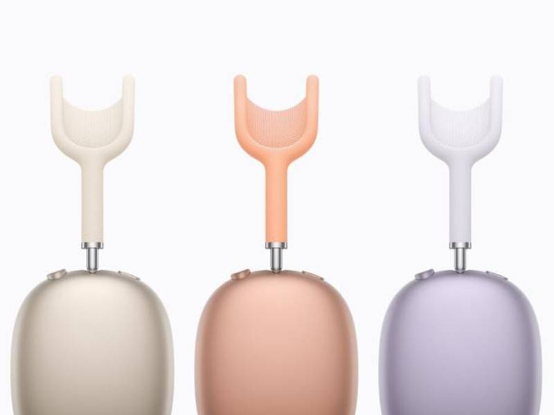 Fotografía difundida este lunes por Apple que muestra los auriculares AirPods Max 2.