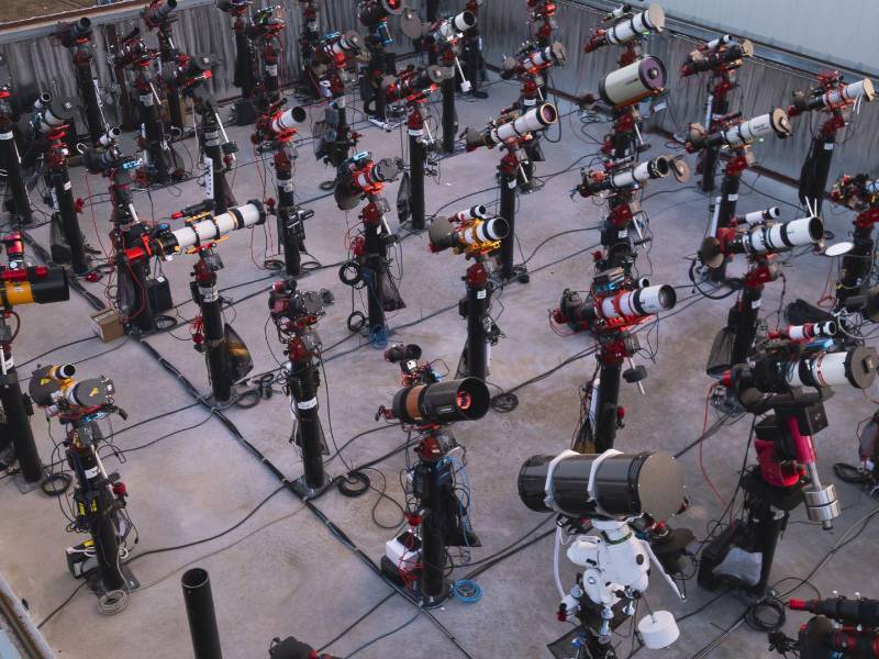 Starfront Observatories alquila espacio a los astronómicos y cobra desde 99 dólares al mes por los telescopios más pequeños.