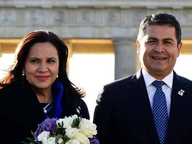 El expresidente puede recibir llamadas telefónicas y correos electrónicos.