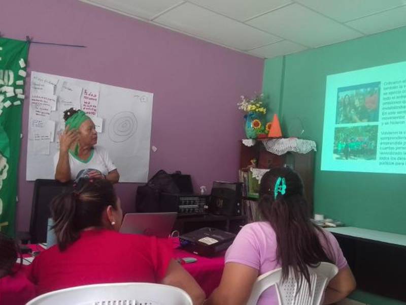 En APOMUH se brindan charlas y talleres constantes sobre diversos temas, los cuales benefician a niñas, jóvenes y adultas.