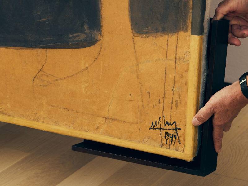 Las imperfecciones en el borde de “Grande Composition” de Wifredo Lam dificultaron la labor del enmarcador.