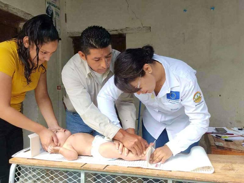 En varios municipios de Lempira e Intibucá, la Comisión de Acción Social Menonita lleva un monitoreo para controlar el peso y la talla de más de 2,500 niños y evitar que sufran desnutrición grave o severa.