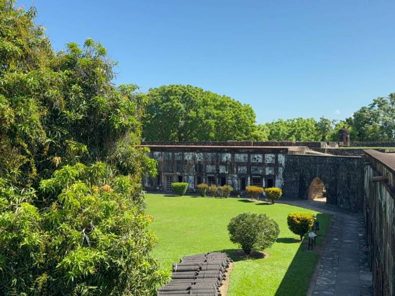 La panorámica muestra otro perfil de la fortaleza.