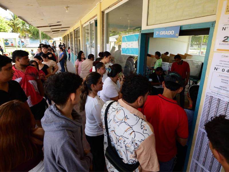 Los pobladores han ido a las urnas a ejercer el sufragio de forma masiva, pero también han registrado incidencias en los centros de votación.