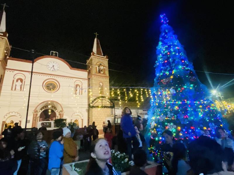 La plaza central del pintoresco municipio de Dulce Nombre de Copán lució colmada de personas que disfrutaron de un convivio organizado por la alcaldía municipal.