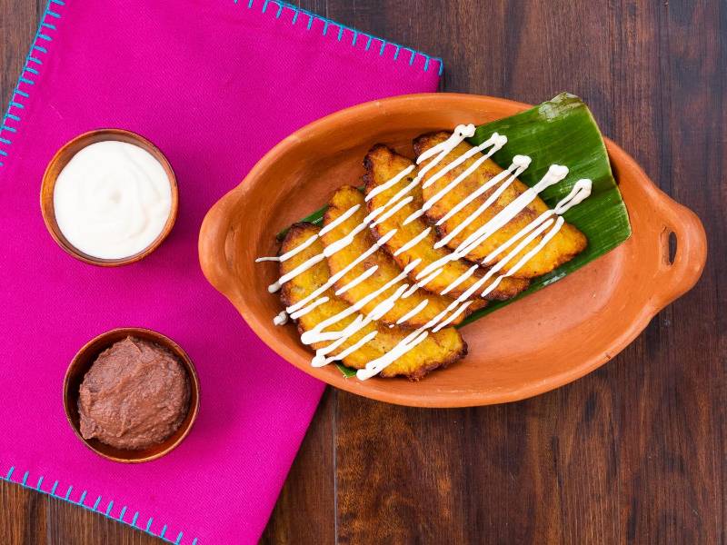 Estas empanaditas de plátano son ideales para el desayuno, la cena o para cuando tienes deseos de comer algo delicioso y diferente.