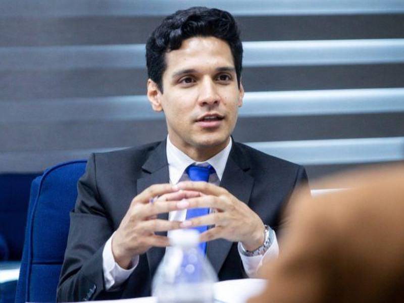 Carlos Estrada ocupa el cargo de subsecretario de Prensa y director del estatal Canal 8.