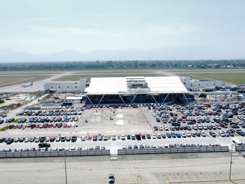 Los cambios más notorios hasta ahora en el Villeda es la ampliación del estacionamiento y el canopy que es el techo de la entrada, además de la iluminación del trayecto hacia el aeropuerto y la aduana La Mesa.