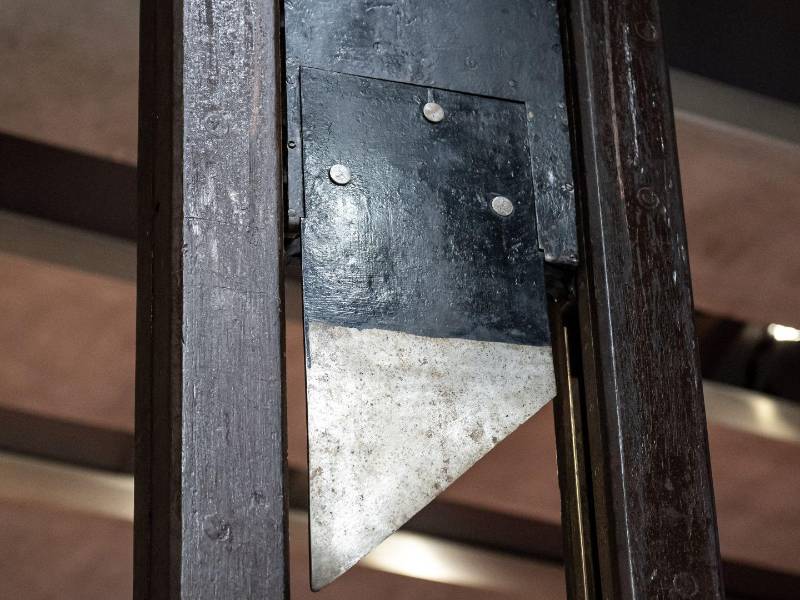 La última ejecución con guillotina en Francia fue en 1977. En 1981, la nación abolió la pena de muerte.