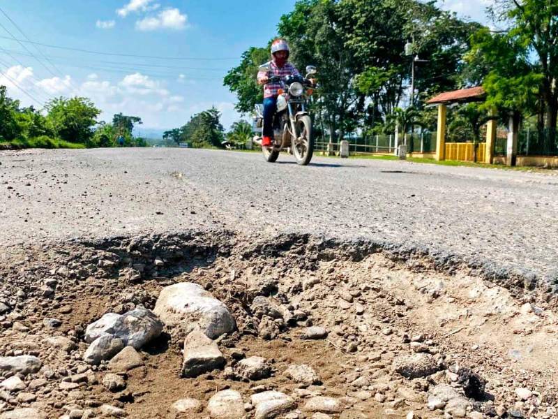Hay retenes en La Flecha, Virrey, Quimistán, Camalote y La Ceibita y las colas tardan una media hora.