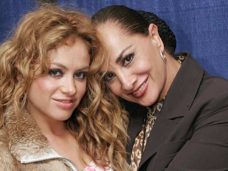 Paulina Rubio y su madre Susana Dosamantes en una foto de archivo.