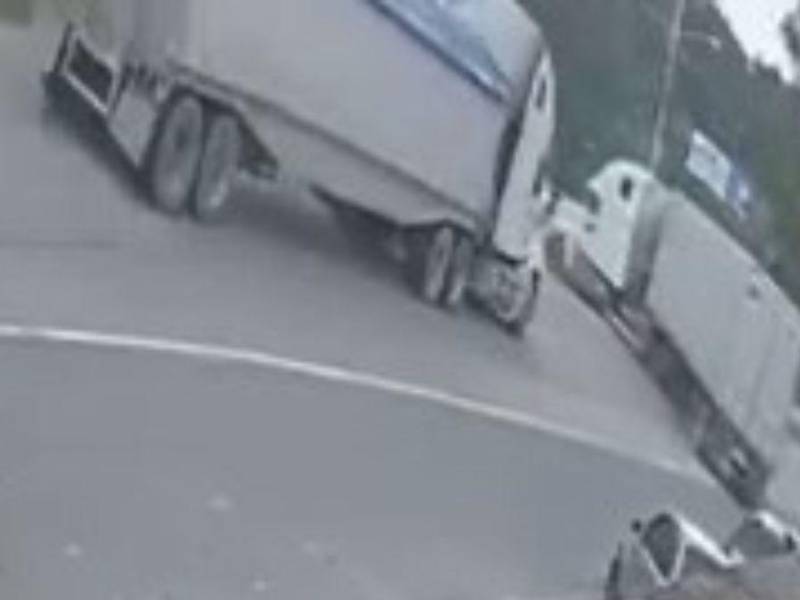 VIDEO: Brutal choque de rastras deja un herido en Puerto Cortés