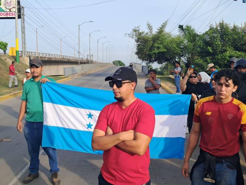 No se reportan incidentes violentos en las protestas.