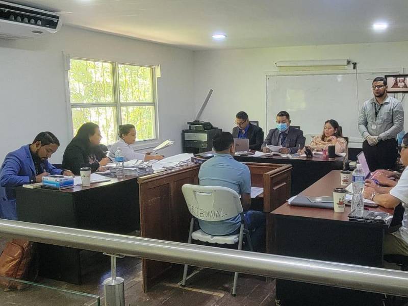 La parte acusadora ha presentado un conjunto de medios probatorios orientados a reconstruir la secuencia de hechos y los desplazamientos de Gilbert Reyes.