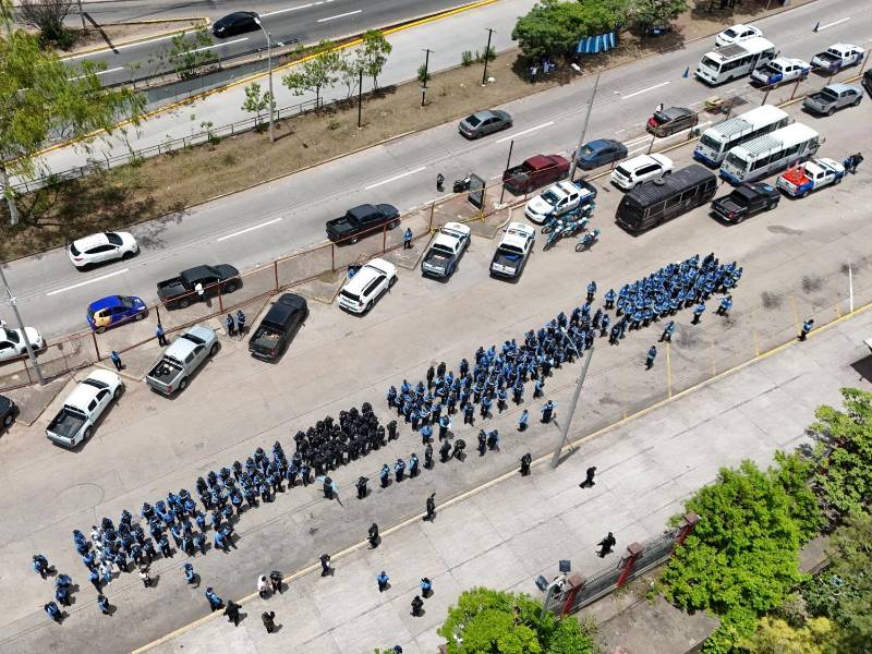 Alto mando policial se reúne en la Unah para planificar seguridad de la marcha