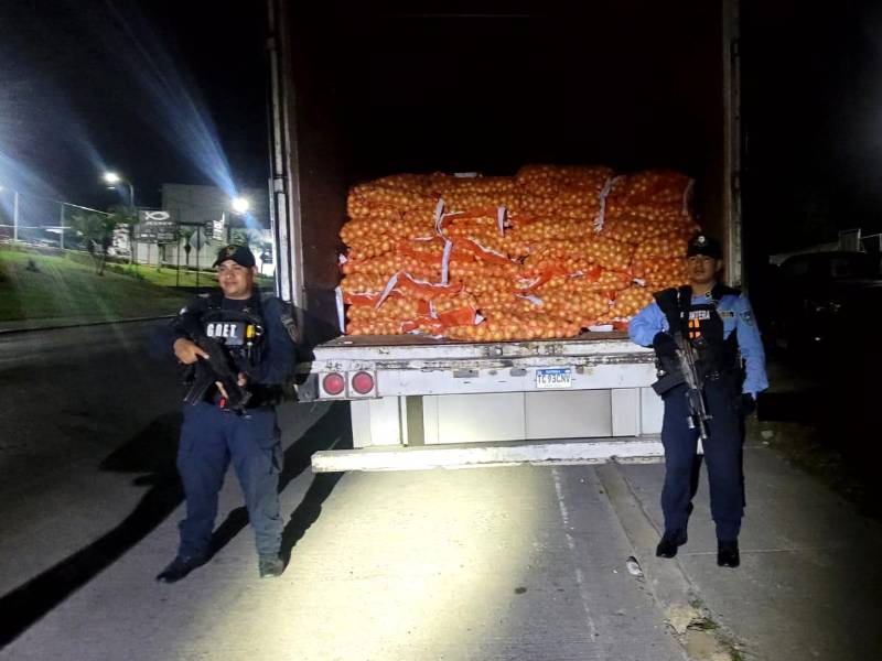 Interior del contenedor con el supuesto contrabando.