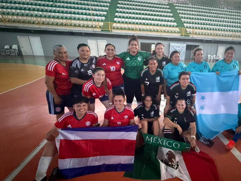 Aquí las selecciones de México y Honduras femenino previo al encuentro.