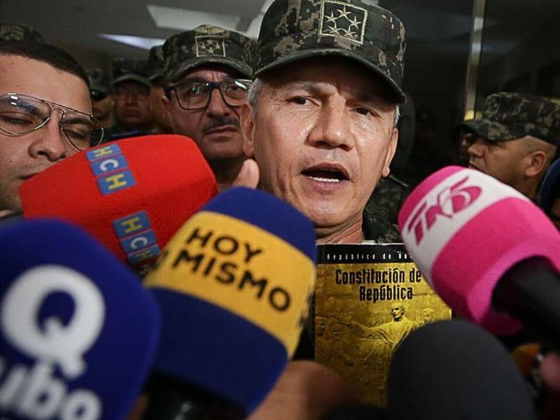 Roosevelt Hernández, jefe de las Fuerzas Armadas, ha usado las plataformas institucionales para atacar a los medios de comunicación y periodistas de Honduras.